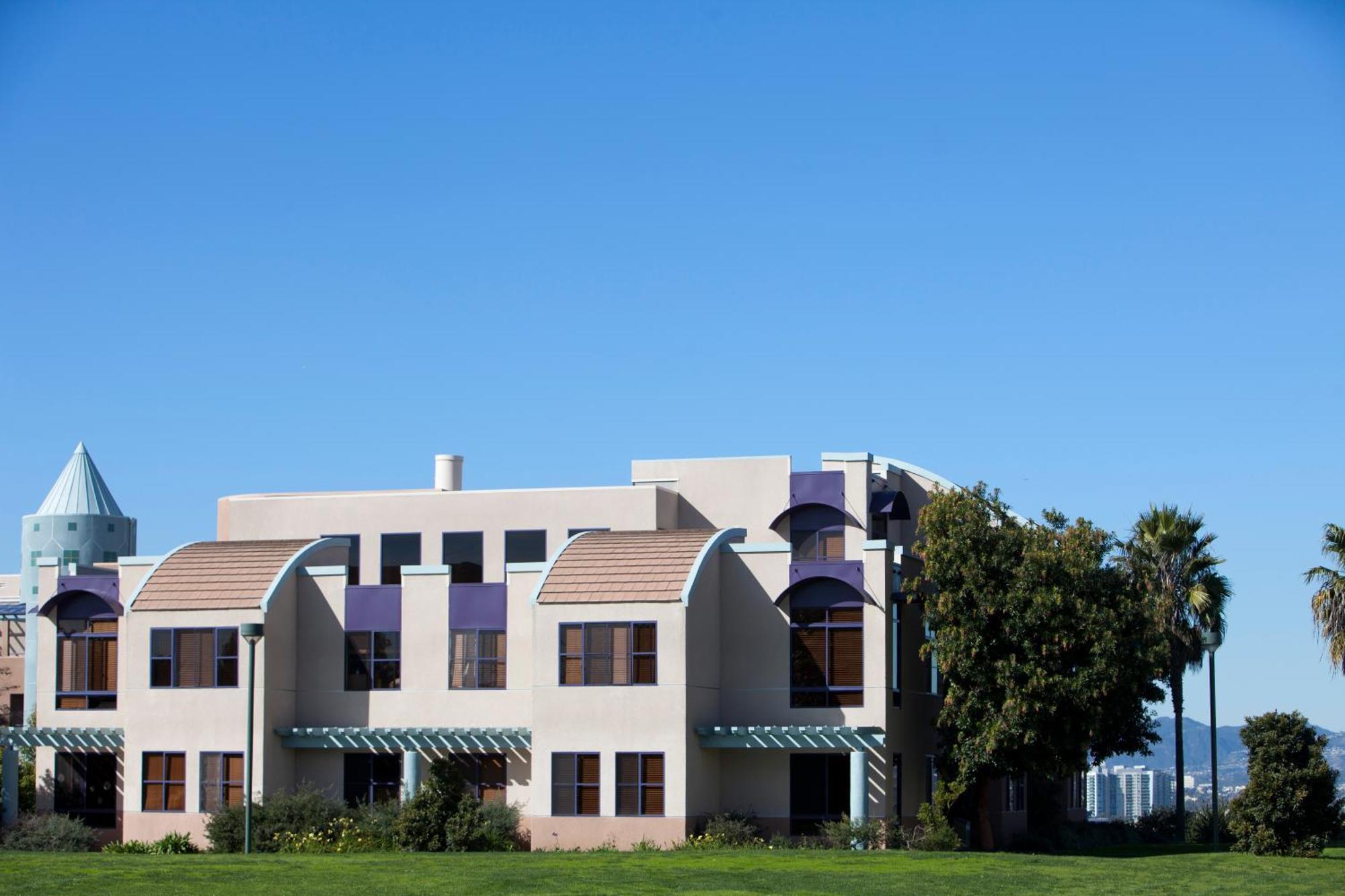 Loyola Marymount University - Apartments - Los Angeles, Los Angeles