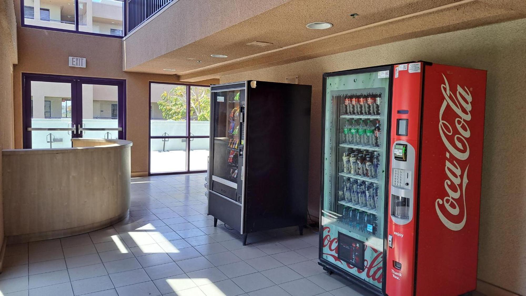 Loyola Marymount University - Apartments - Los Angeles — Photos 2
